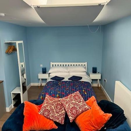 Studio, Ideally Located At Beautiful Lizard Point, Cornwall Leilighet Helston Eksteriør bilde