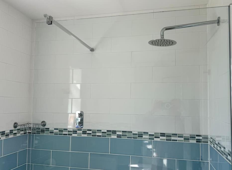 Studio, Ideally Located At Beautiful Lizard Point, Cornwall Leilighet Helston Eksteriør bilde